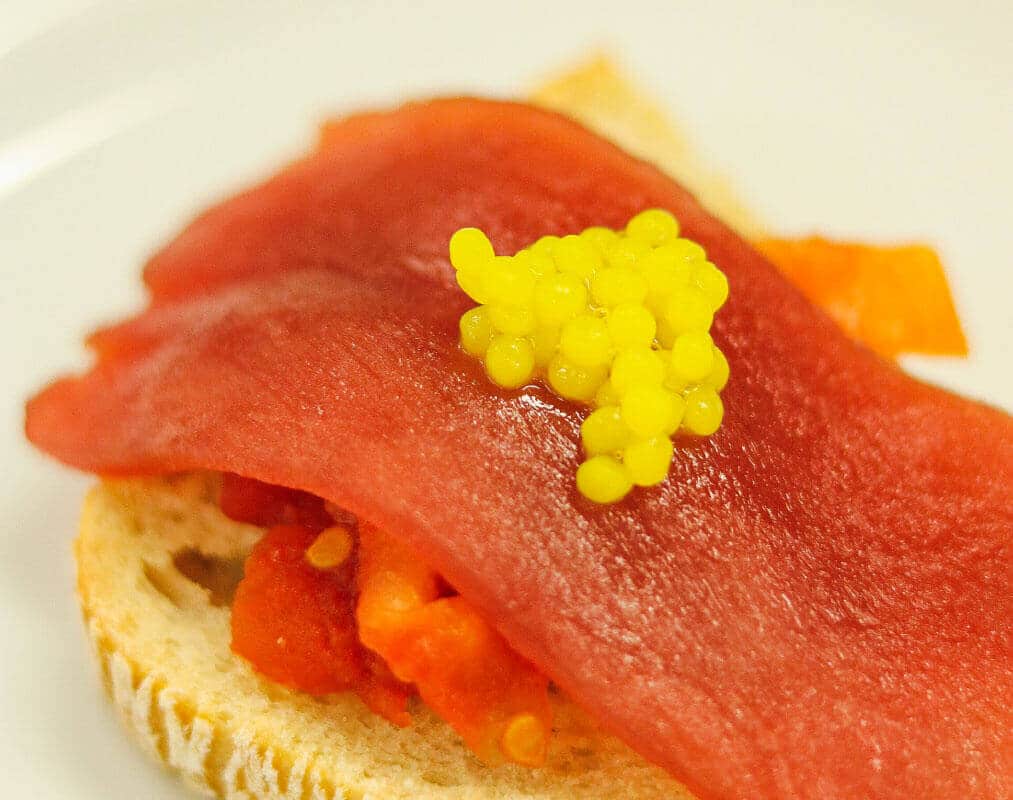 Tosta de salmón con caviar